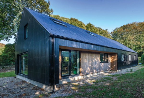 Atap bergelombang dengan material logam